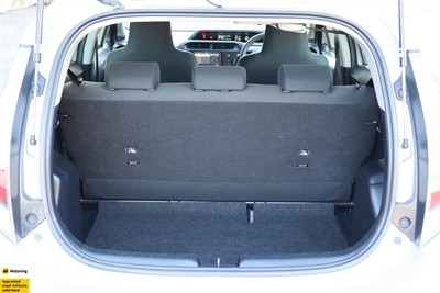 2017 Toyota Aqua - Thumbnail