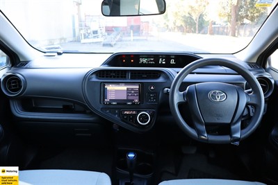 2017 Toyota Aqua - Thumbnail