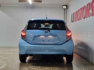 2013 Toyota Aqua - Thumbnail