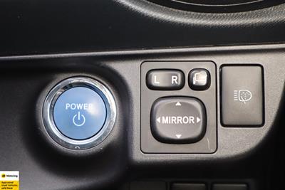 2013 Toyota Aqua - Thumbnail