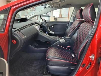 2013 Toyota Prius - Thumbnail