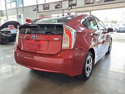 2013 Toyota Prius - Thumbnail