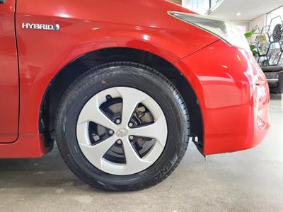 2013 Toyota Prius - Thumbnail