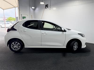 2020 Toyota Yaris - Thumbnail