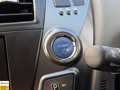2014 Toyota Prius - Thumbnail