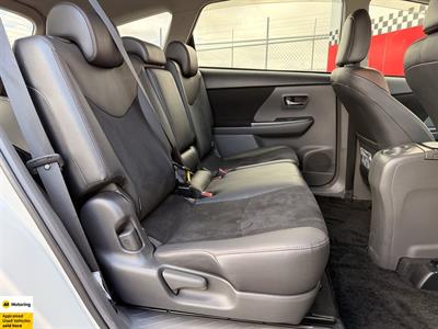 2014 Toyota Prius - Thumbnail