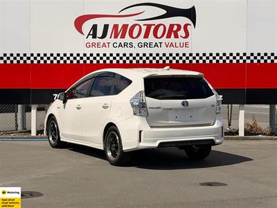 2014 Toyota Prius - Thumbnail