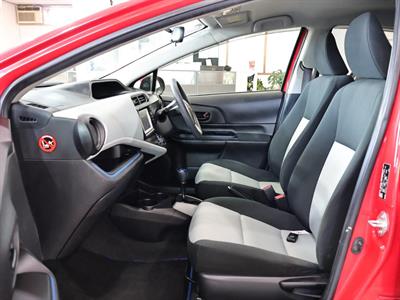 2013 Toyota Aqua - Thumbnail