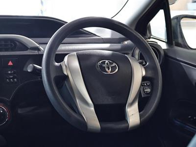 2013 Toyota Aqua - Thumbnail