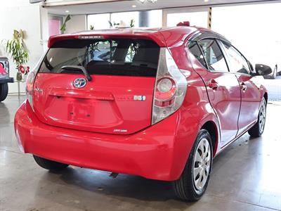 2013 Toyota Aqua - Thumbnail