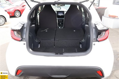 2021 Toyota Yaris - Thumbnail