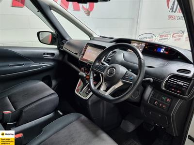 2018 Nissan Serena - Thumbnail