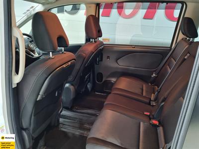 2018 Nissan Serena - Thumbnail