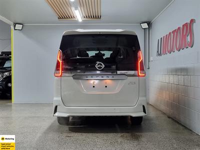 2018 Nissan Serena - Thumbnail