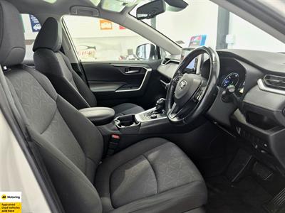 2019 Toyota RAV4 - Thumbnail