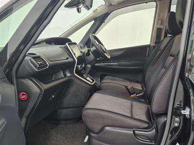 2017 Nissan Serena - Thumbnail