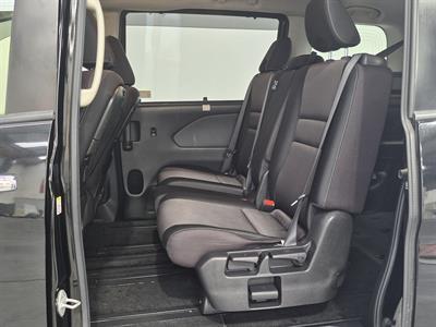 2017 Nissan Serena - Thumbnail