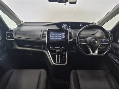 2017 Nissan Serena - Thumbnail