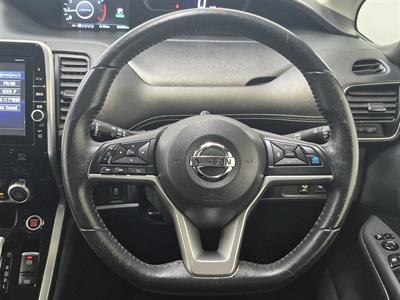 2017 Nissan Serena - Thumbnail