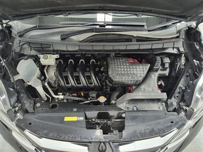 2017 Nissan Serena - Thumbnail