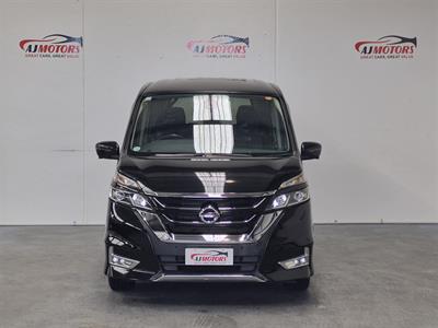 2017 Nissan Serena - Thumbnail