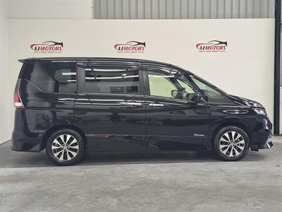 2017 Nissan Serena - Thumbnail