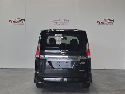 2017 Nissan Serena - Thumbnail