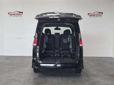 2017 Nissan Serena - Thumbnail