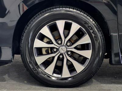 2017 Nissan Serena - Thumbnail