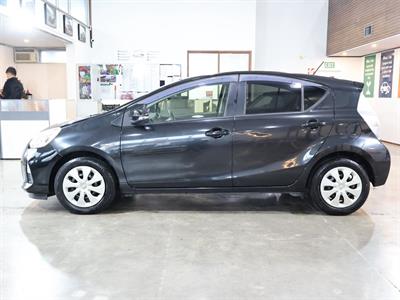 2014 Toyota Aqua - Thumbnail