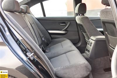 2012 BMW 320i - Thumbnail