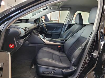 2014 Lexus IS 300h - Thumbnail