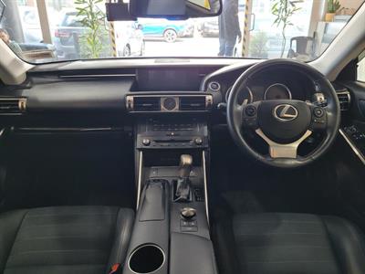 2014 Lexus IS 300h - Thumbnail