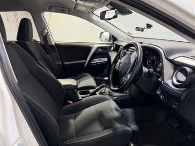 2017 Toyota RAV4 - Thumbnail