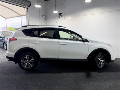 2017 Toyota RAV4 - Thumbnail