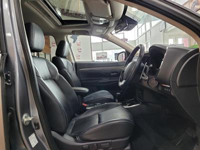 2022 Mitsubishi Outlander - Thumbnail