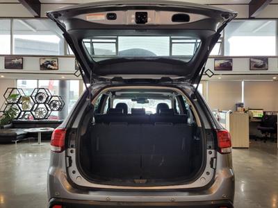 2022 Mitsubishi Outlander - Thumbnail