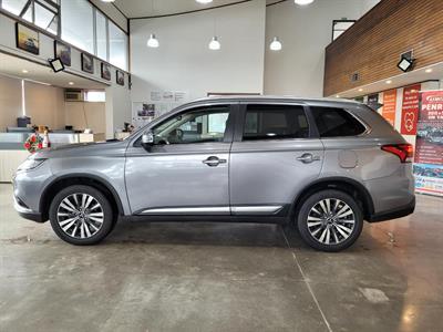 2022 Mitsubishi Outlander - Thumbnail