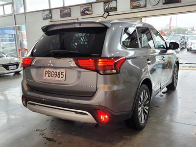 2022 Mitsubishi Outlander - Thumbnail