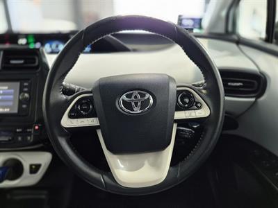 2017 Toyota Prius - Thumbnail