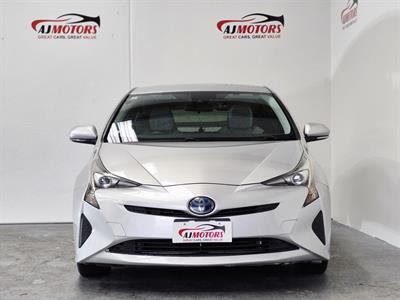 2017 Toyota Prius - Thumbnail