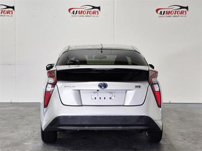 2017 Toyota Prius - Thumbnail