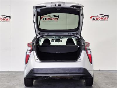 2017 Toyota Prius - Thumbnail