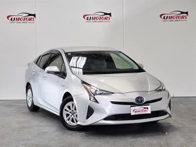 2017 Toyota Prius - Thumbnail