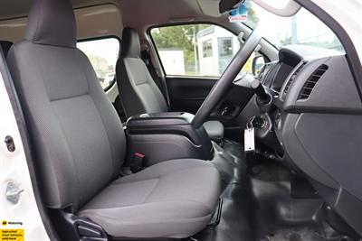 2017 Toyota Hiace - Thumbnail