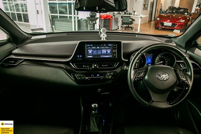 2017 Toyota C-HR - Thumbnail