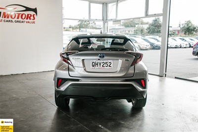 2017 Toyota C-HR - Thumbnail