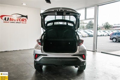 2017 Toyota C-HR - Thumbnail