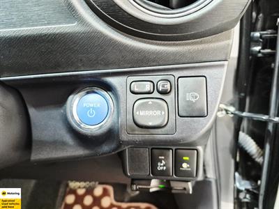 2013 Toyota Aqua - Thumbnail