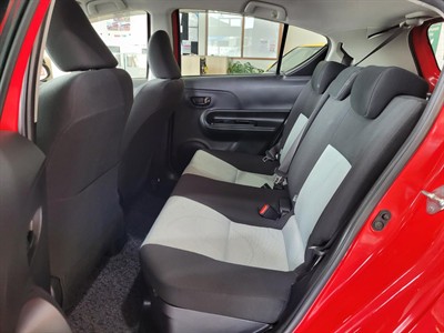 2013 Toyota Aqua - Thumbnail